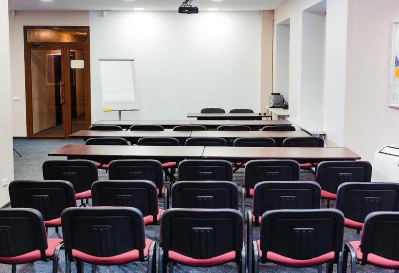 هتل Optima Collection Gallery Poltava