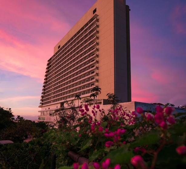 هتل Pacific Star Resort And Spa