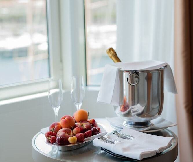 فندق Port Palace