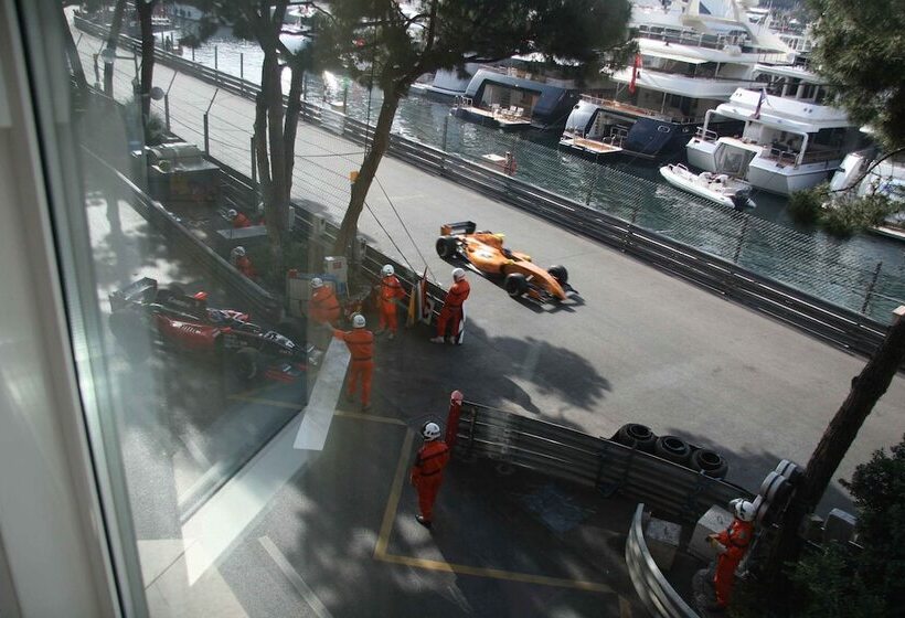 فندق Port Palace