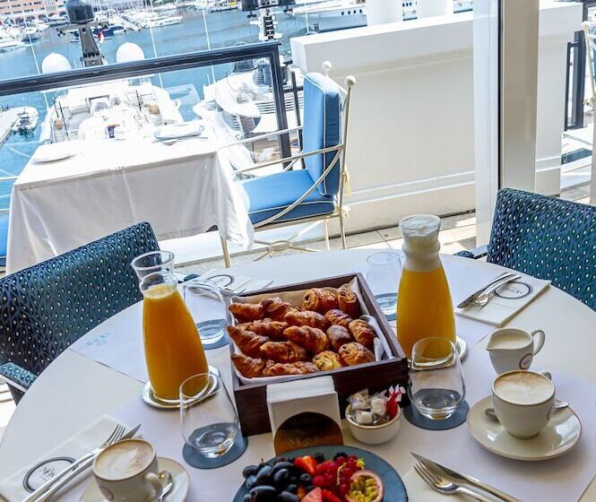 فندق Port Palace