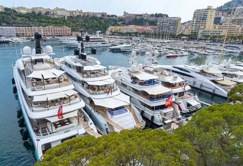 فندق Port Palace