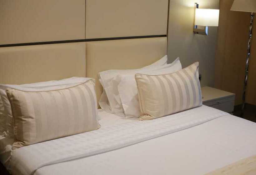 فندق Port Palace