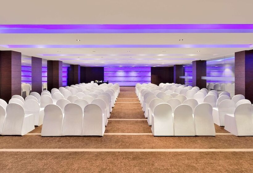 בית מלון כפרי Radisson Blu Atria Bengaluru