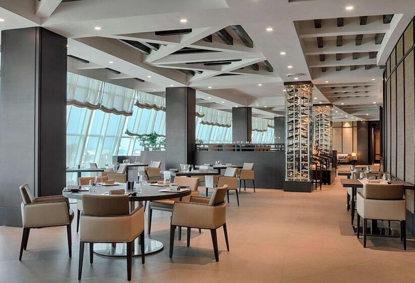 هتل Sheraton Club Des Pins Resort