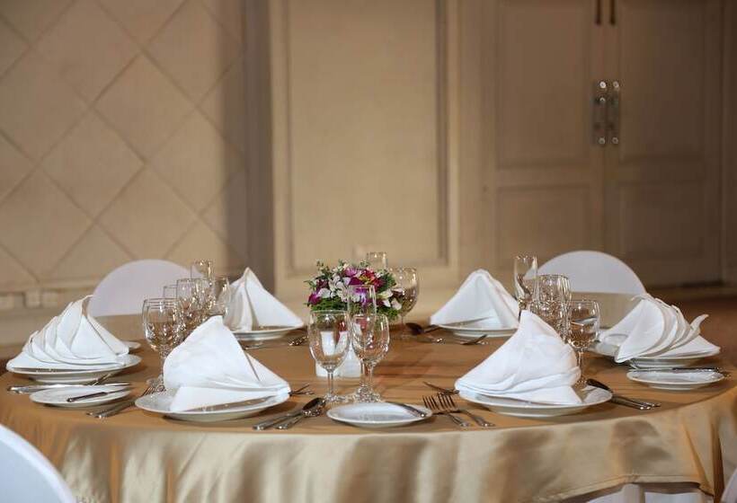 Отель Taj Bentota Resort & Spa