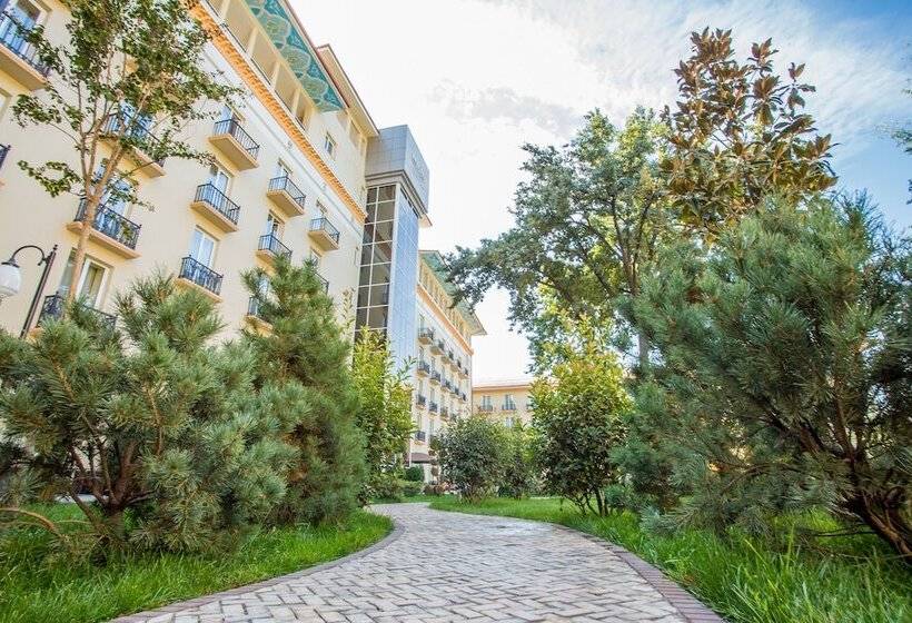 Lotte City Hotels Tashkent Palace