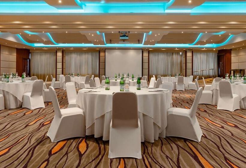 The Diplomat Radisson Blu Hotel Residence & Spa