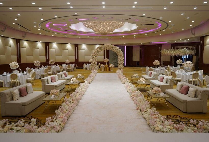 The Diplomat Radisson Blu Hotel Residence & Spa