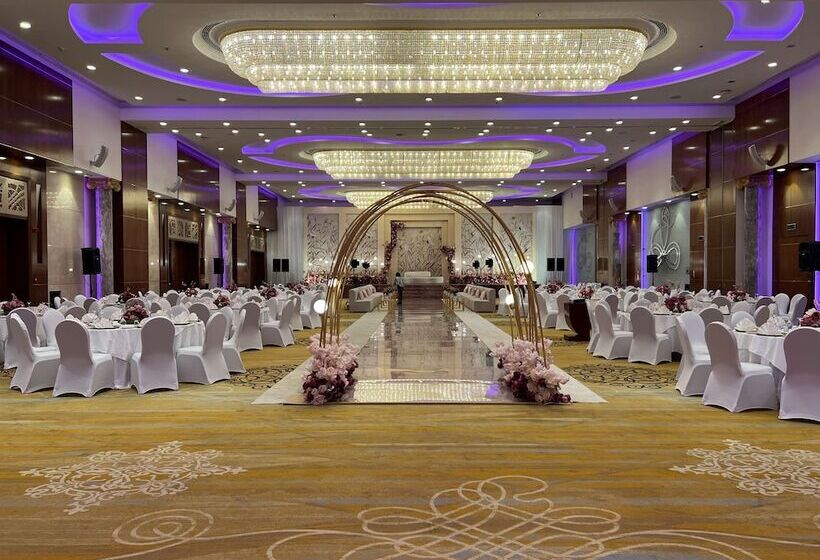 The Diplomat Radisson Blu Hotel Residence & Spa