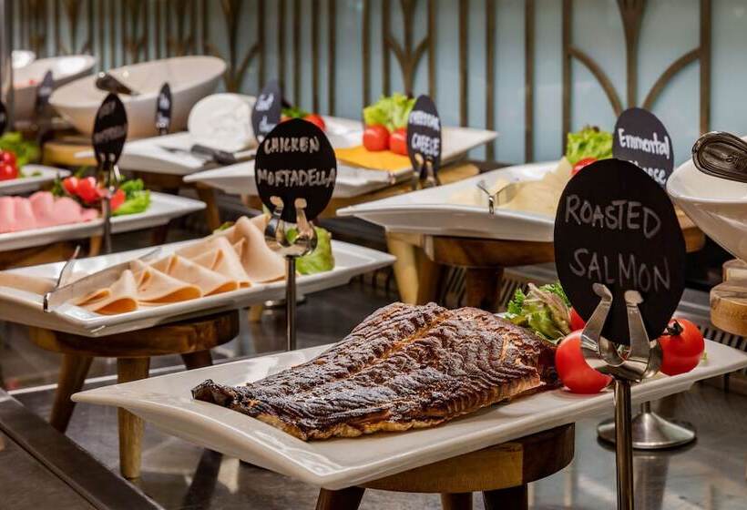 The Diplomat Radisson Blu Hotel Residence & Spa