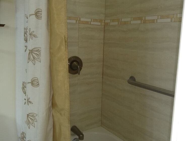 בית מלון כפרי The Great House Inn