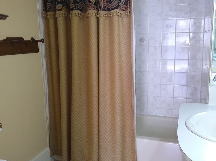 בית מלון כפרי The Great House Inn