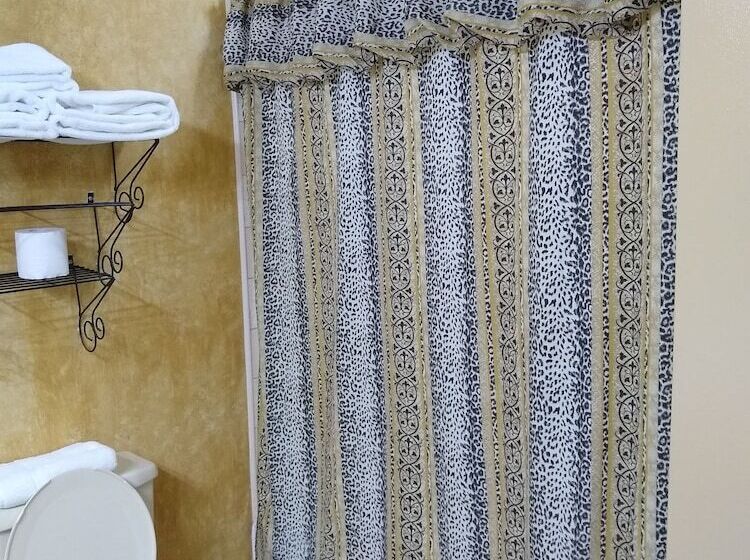 בית מלון כפרי The Great House Inn