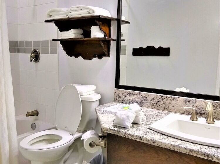 בית מלון כפרי The Great House Inn