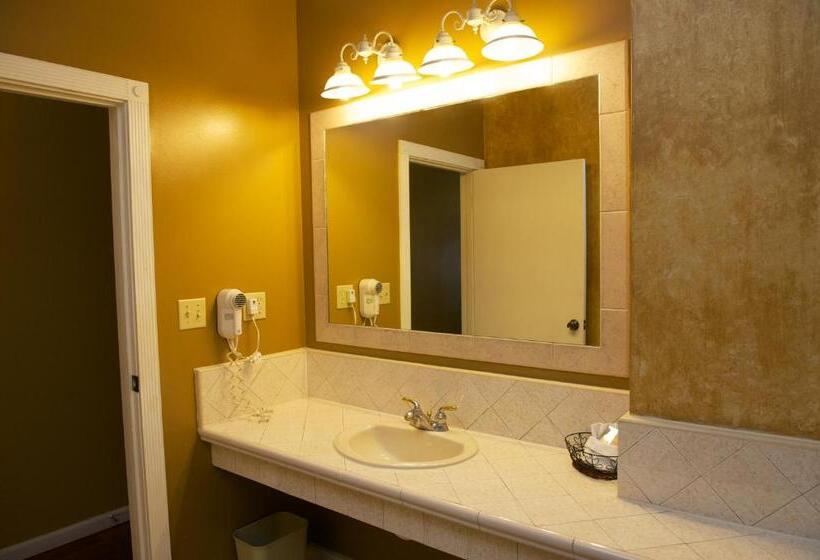 בית מלון כפרי The Great House Inn