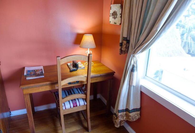 בית מלון כפרי The Great House Inn