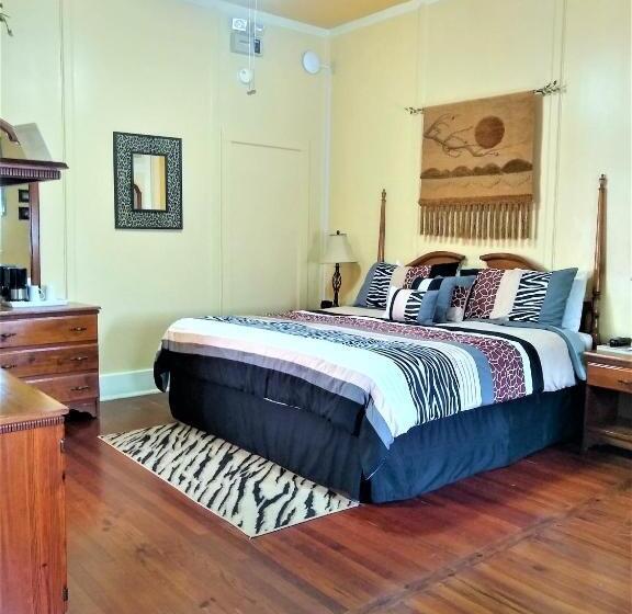 בית מלון כפרי The Great House Inn