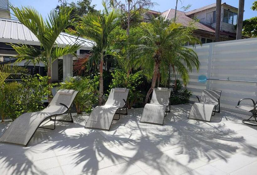 בית מלון כפרי The Great House Inn