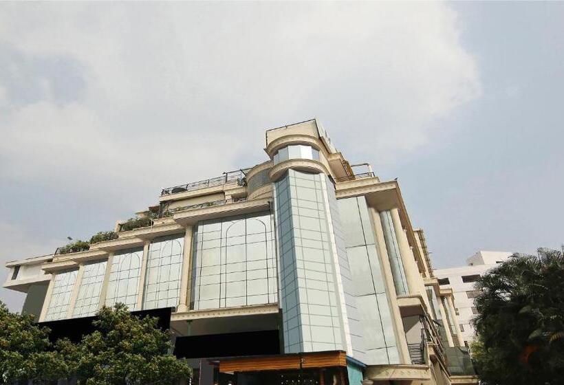 Отель Monarch Brigade Road