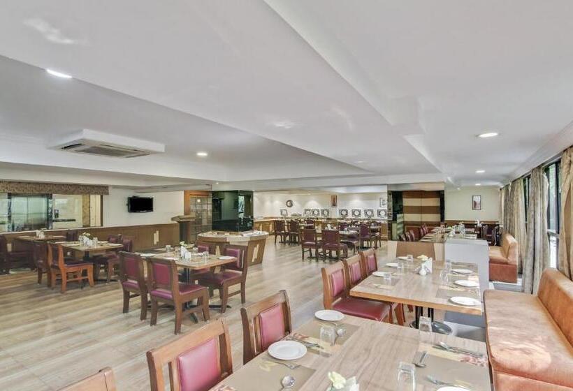 Отель Monarch Brigade Road