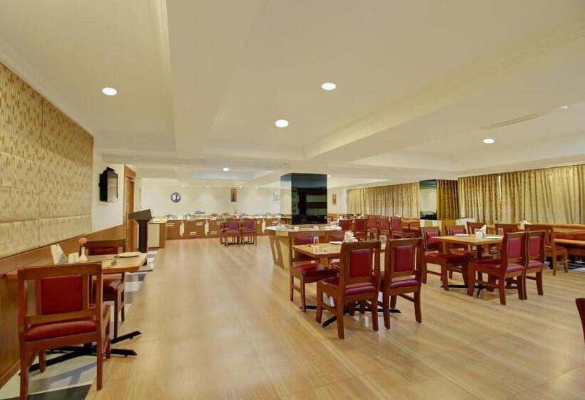 Отель Monarch Brigade Road