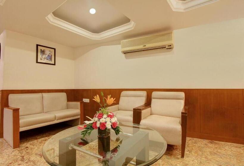 Отель Monarch Brigade Road