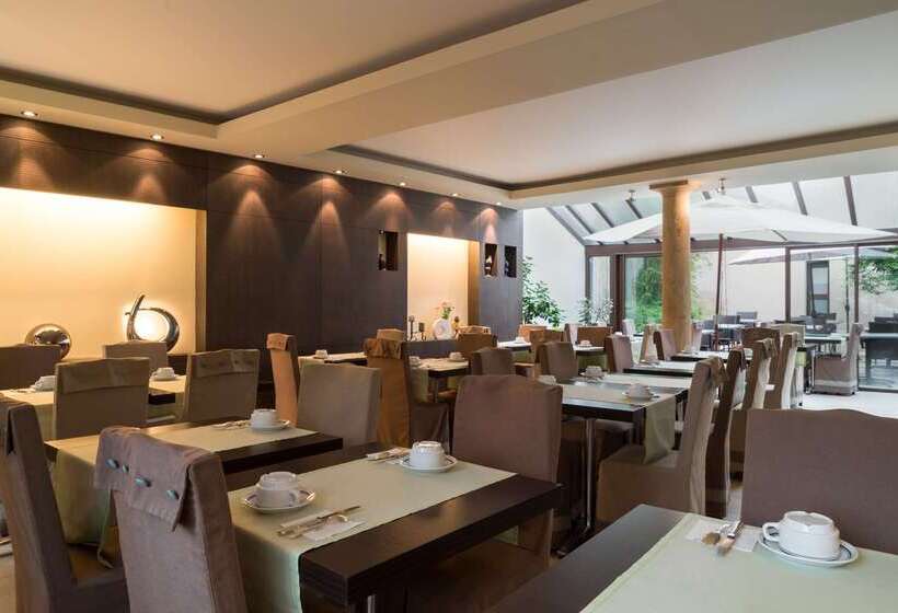 Отель Hostellerie Des Trois Pigeons