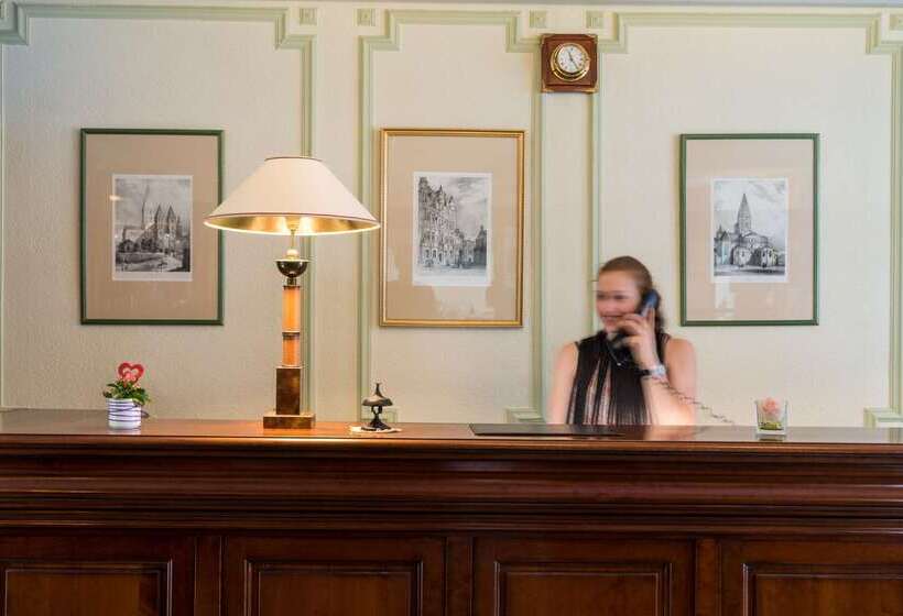 호텔 Hostellerie Des Trois Pigeons