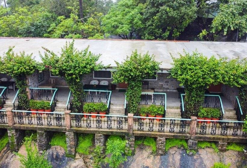 호텔 Welcomheritage Connaught House