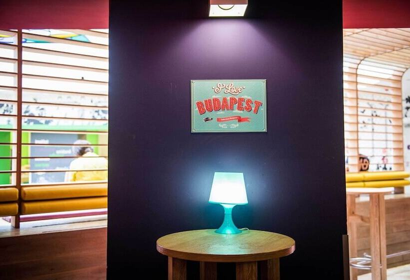 בית מלון כפרי Wombat S City Hostel Budapest