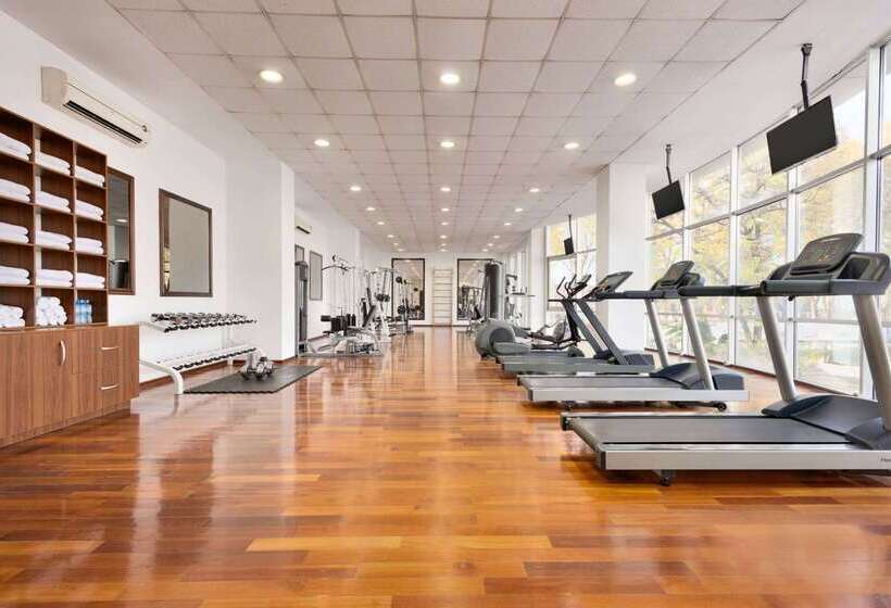 هتل Wyndham Tashkent