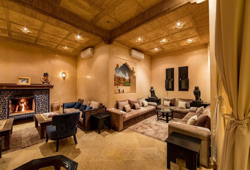 Oscar Hotel by Atlas Studios