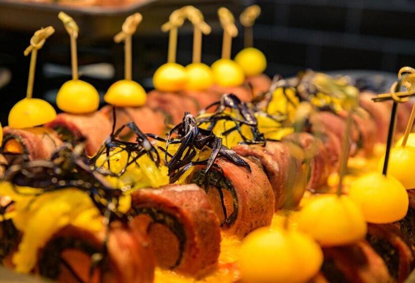 The Palace Hotel, Sunny Day