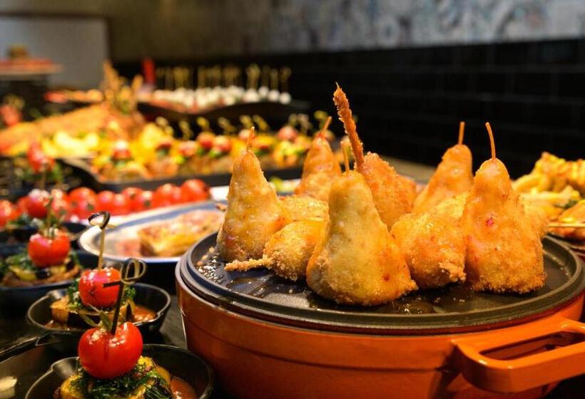 The Palace Hotel, Sunny Day