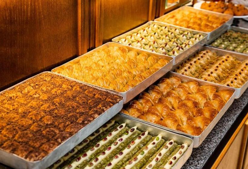 The Palace Hotel, Sunny Day