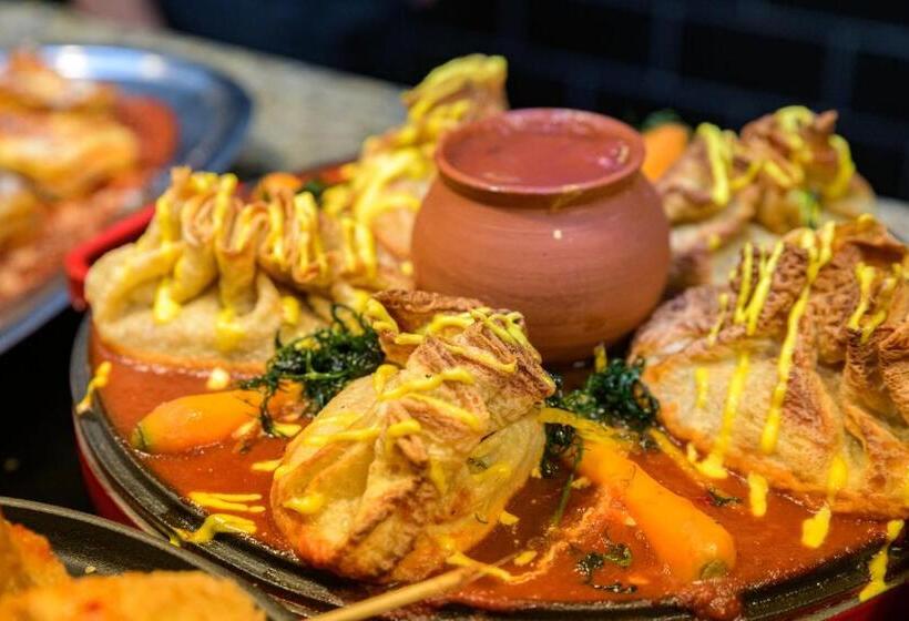 The Palace Hotel, Sunny Day