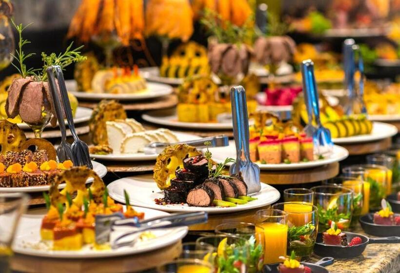 The Palace Hotel, Sunny Day