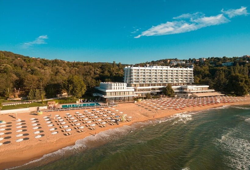 The Palace Hotel, Sunny Day