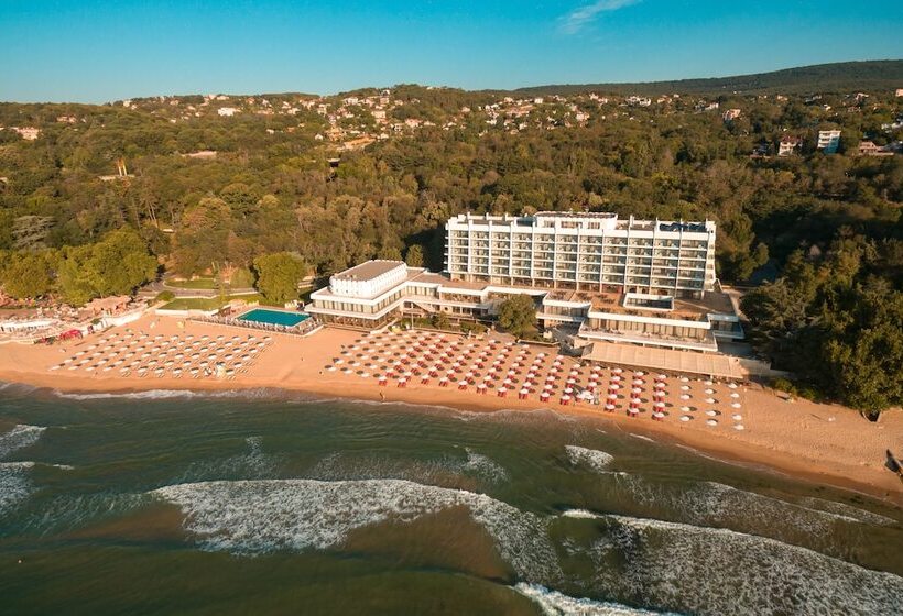 The Palace Hotel, Sunny Day