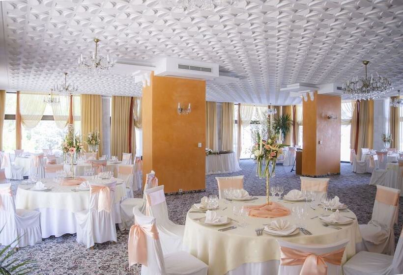 The Palace Hotel, Sunny Day