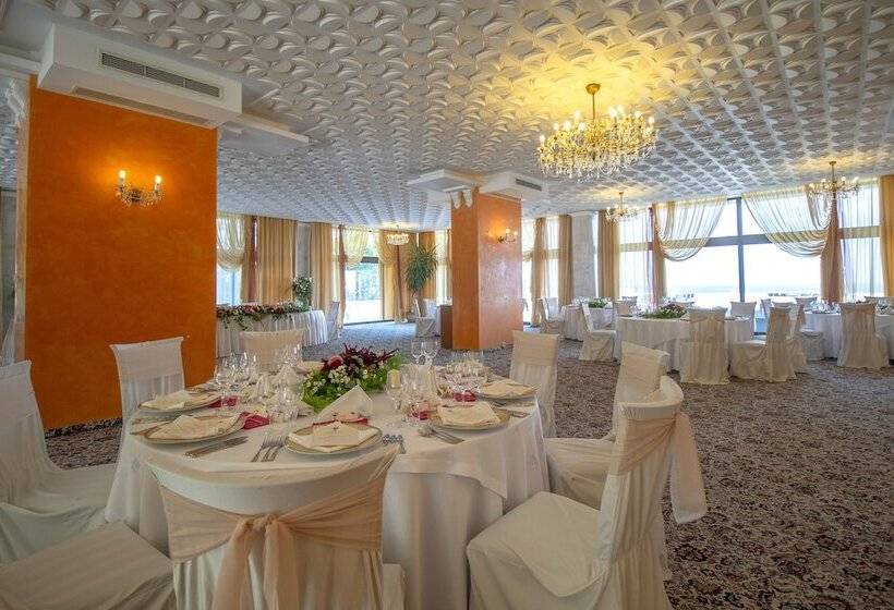 The Palace Hotel, Sunny Day