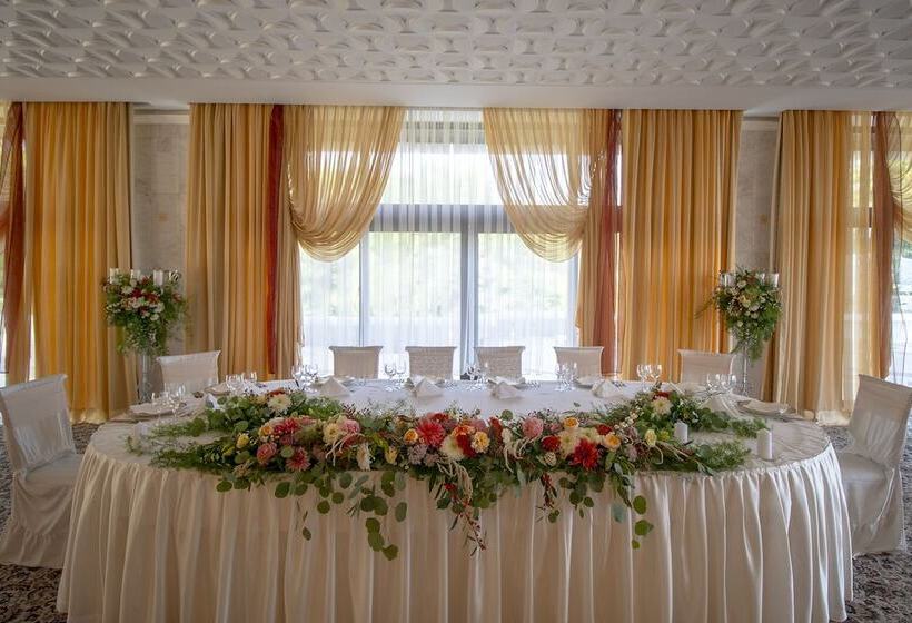 The Palace Hotel, Sunny Day