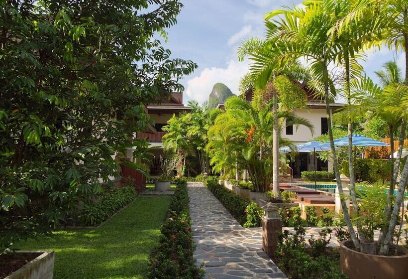 Отель Chanapha Residence