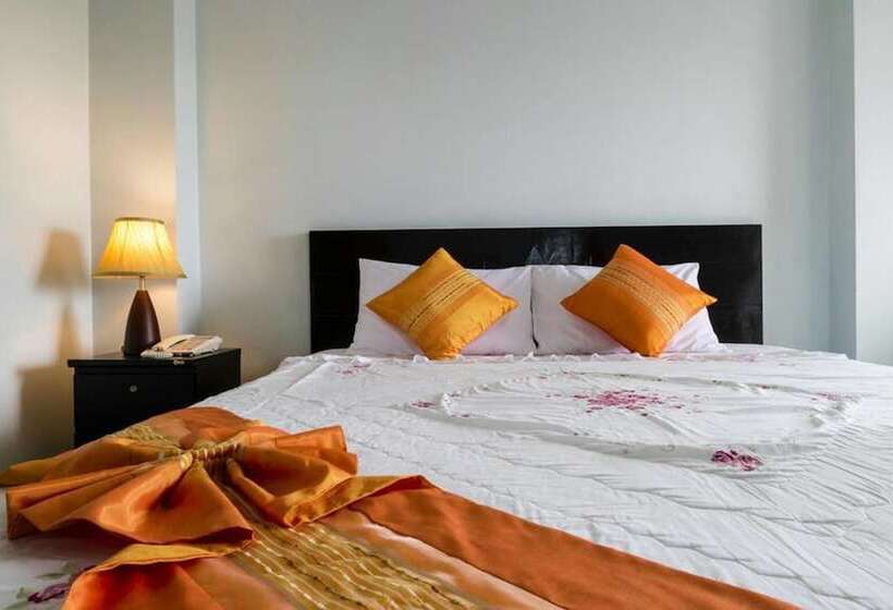 Hotel Raya Rawai Place