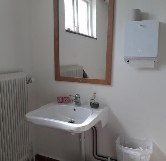 הוסטל Körsbärskullen