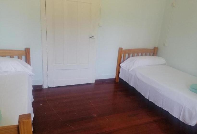 هاستل Pensión Alecer