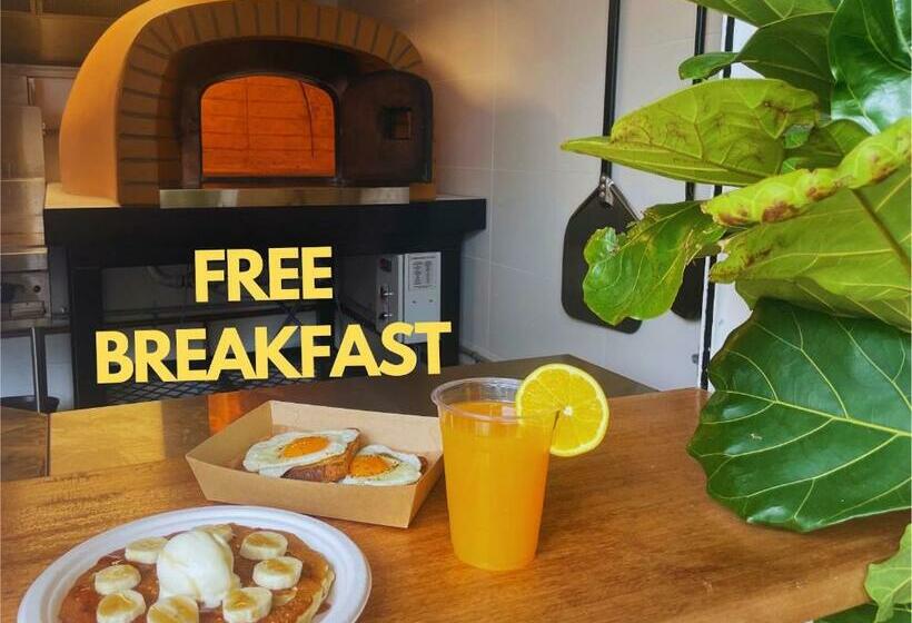 Общежитие Surf Inn Boutique Backpackers   Free Breakfast