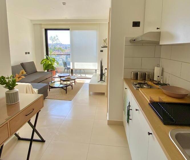 تختخواب و صبحانه Nu Fifty Two