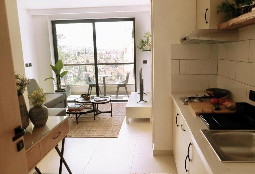 تختخواب و صبحانه Nu Fifty Two